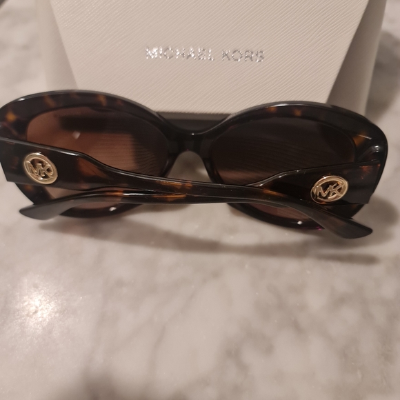 Micheal kors sunglasses - Picture 2 of 7
